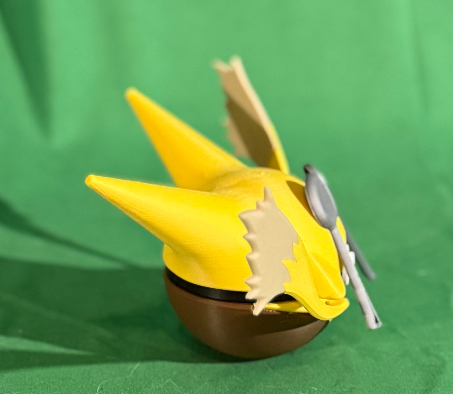 Alakazam PokéMorph with Twin Spoons | Psychic Master Display