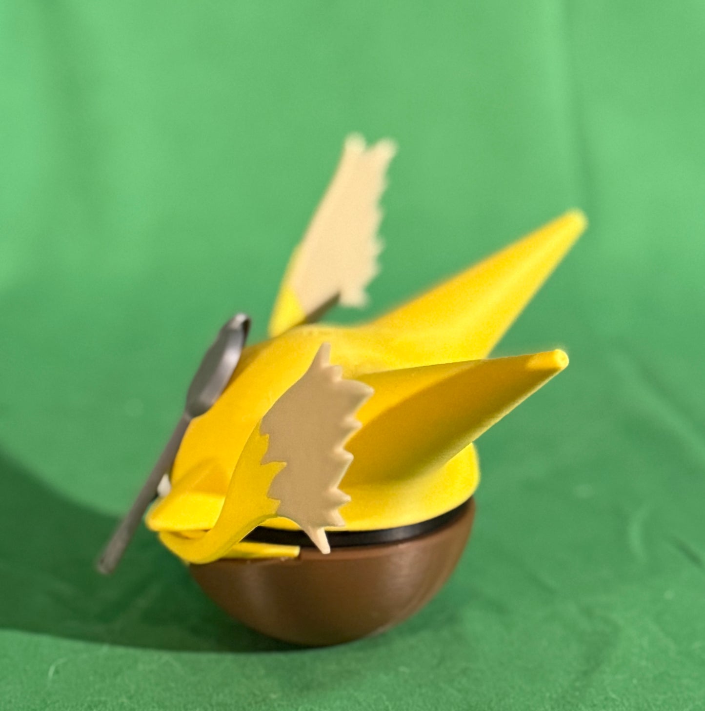 Alakazam PokéMorph with Twin Spoons | Psychic Master Display