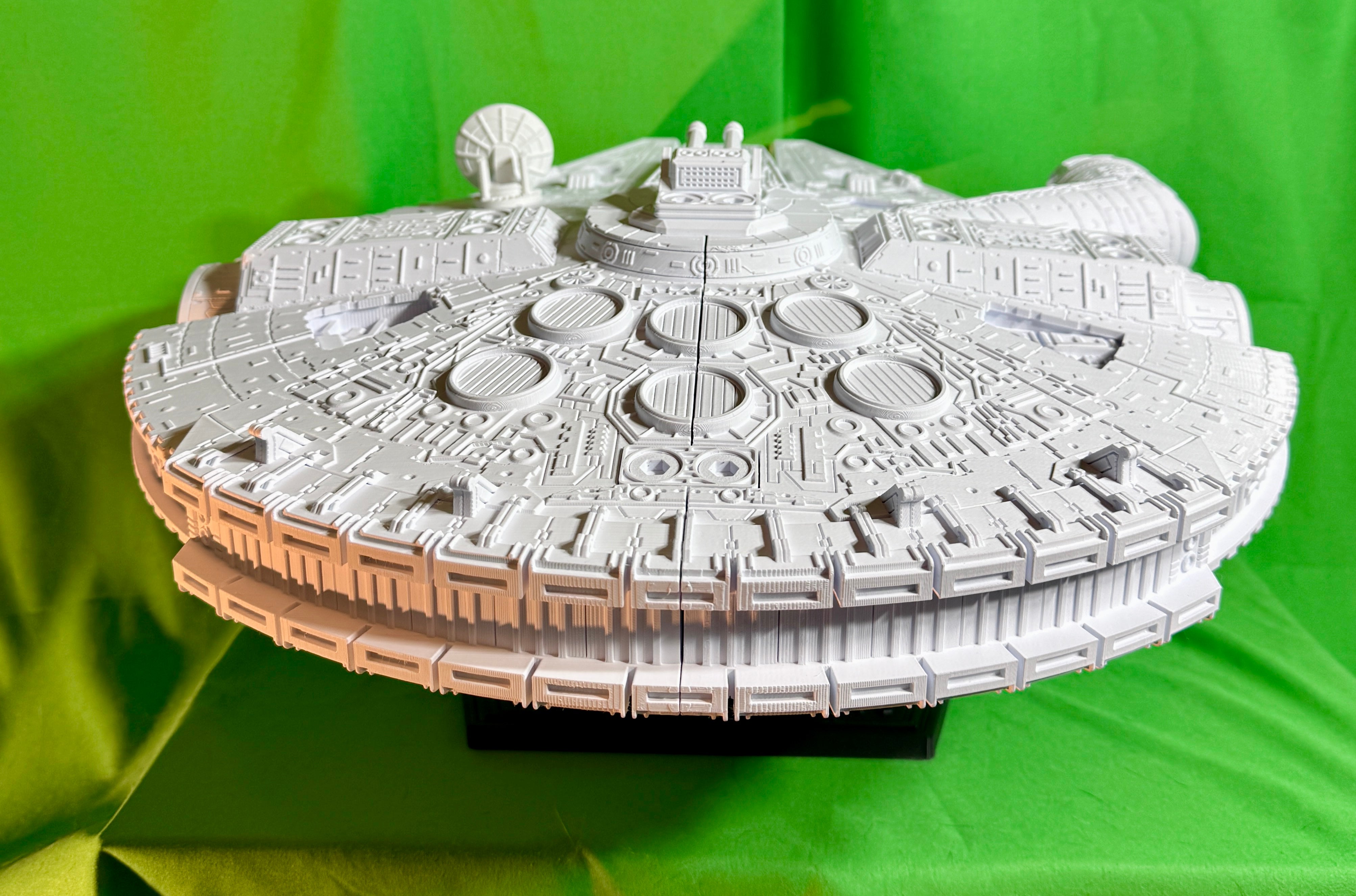 Millennium Falcon (YT-1300) | Massive 23