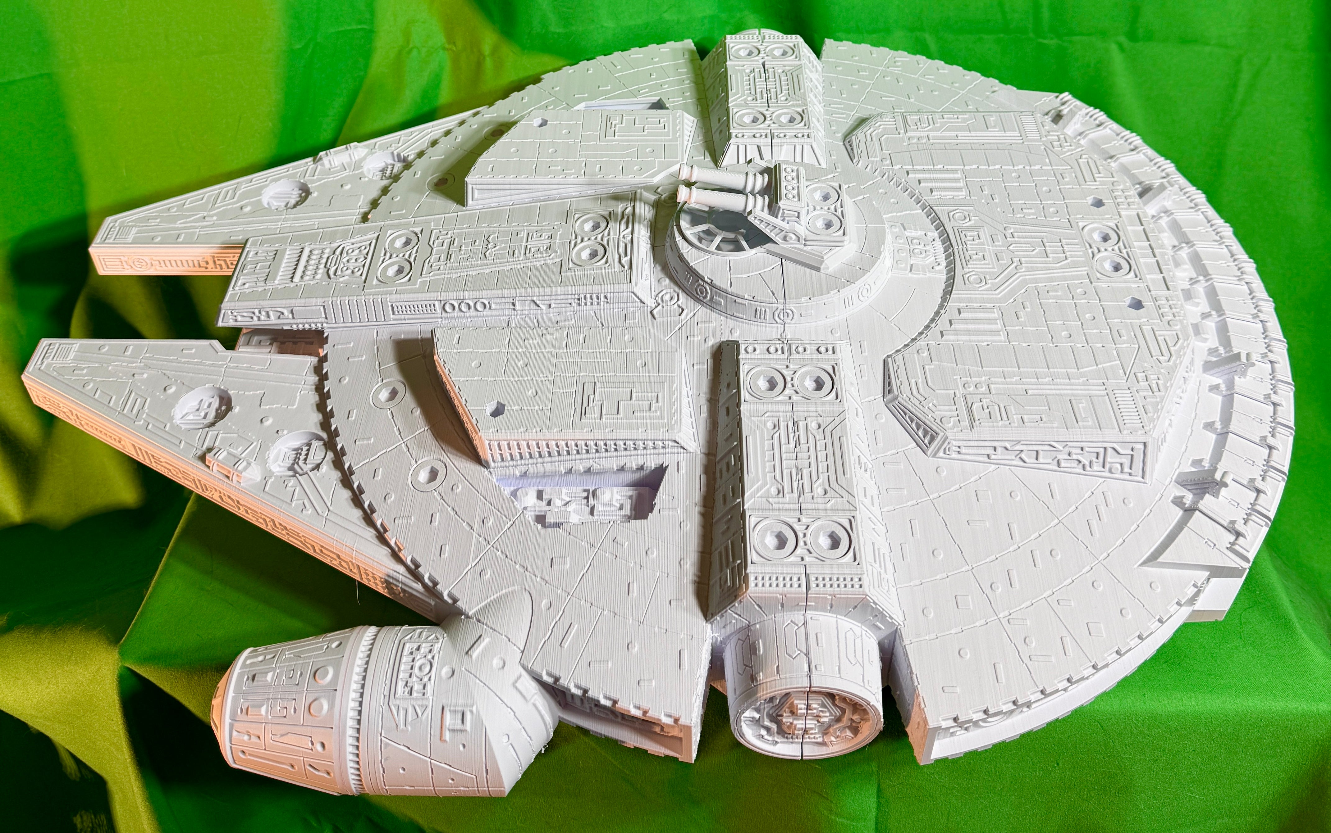 Millennium Falcon (YT-1300) | Massive 23
